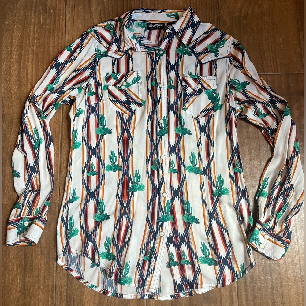 Wrangler pearl snap button up shirt